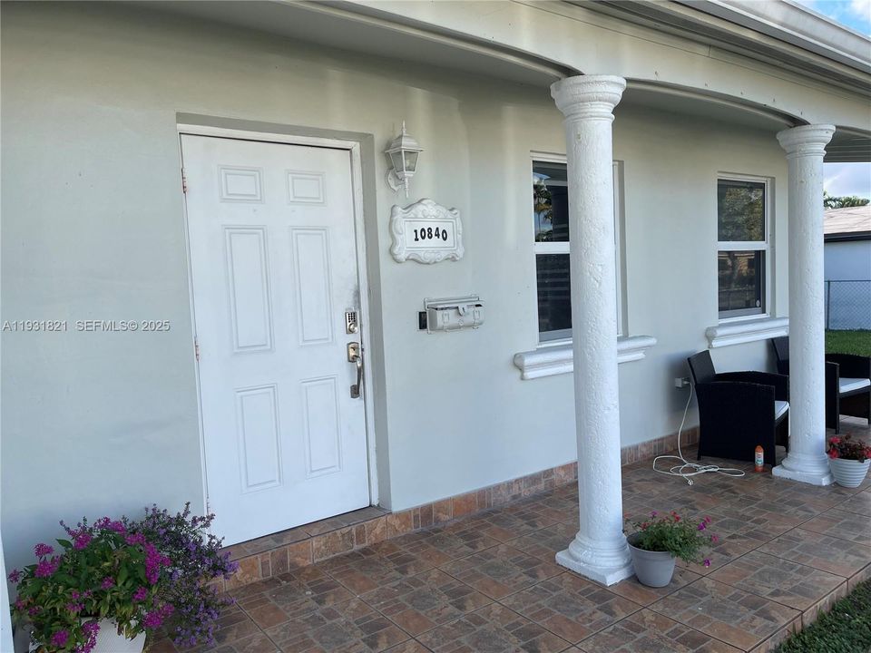 For Rent: $3,750 (3 beds, 2 baths, 1343 Square Feet)