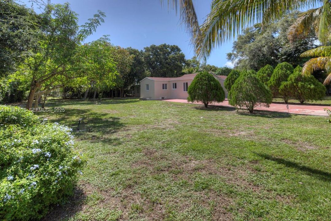 出租: $3,500 (3 贝兹, 1 浴室, 1047 平方英尺)