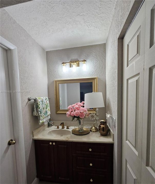 For Sale: $249,900 (2 beds, 2 baths, 1235 Square Feet)