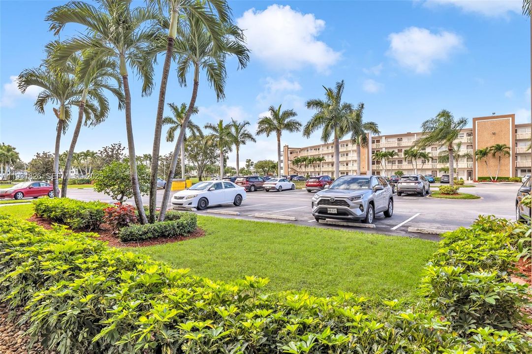 待售: $114,000 (2 贝兹, 1 浴室, 861 平方英尺)