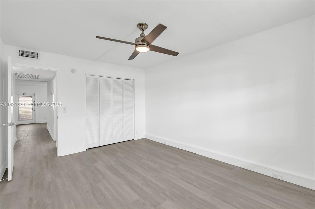 待售: $114,000 (2 贝兹, 1 浴室, 861 平方英尺)