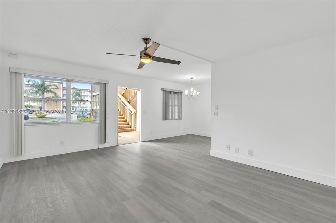 待售: $114,000 (2 贝兹, 1 浴室, 861 平方英尺)