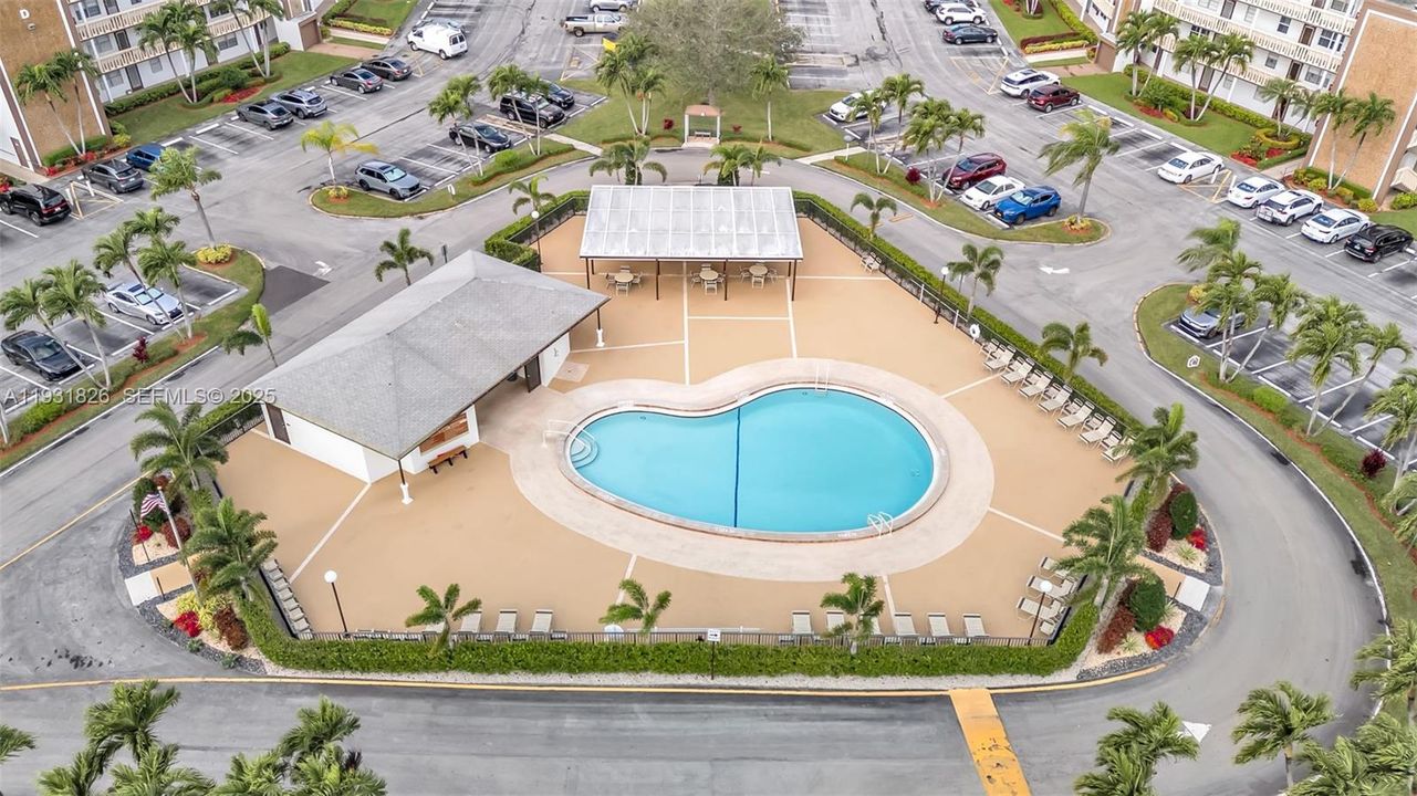 待售: $114,000 (2 贝兹, 1 浴室, 861 平方英尺)