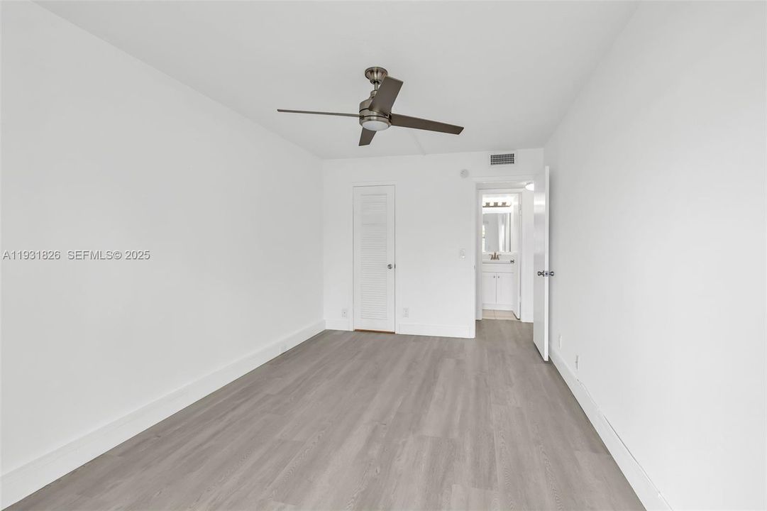 待售: $114,000 (2 贝兹, 1 浴室, 861 平方英尺)