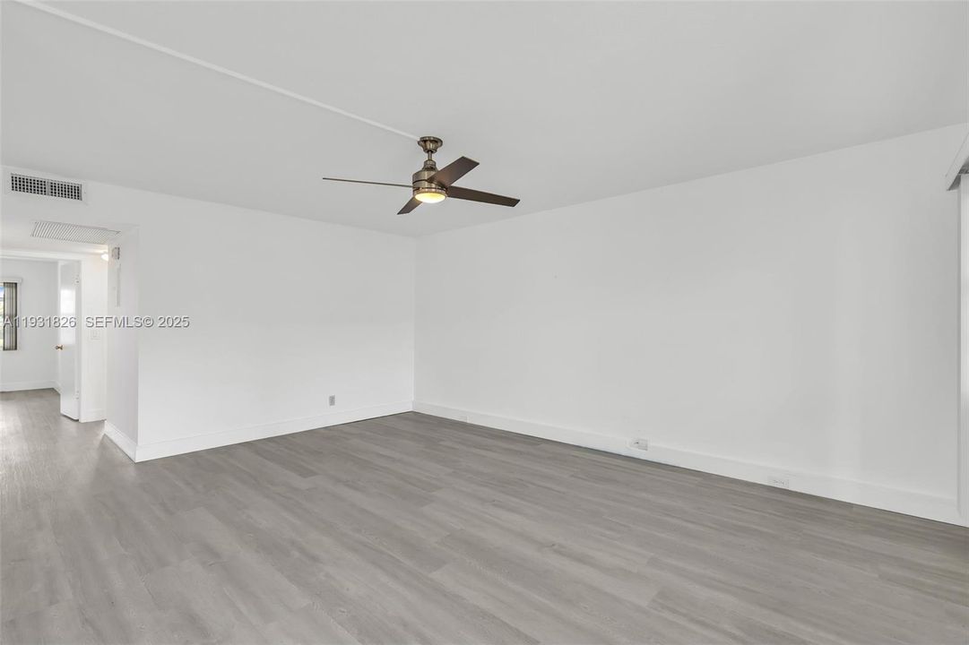 待售: $114,000 (2 贝兹, 1 浴室, 861 平方英尺)