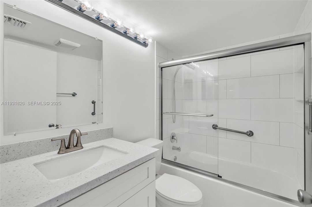 待售: $114,000 (2 贝兹, 1 浴室, 861 平方英尺)