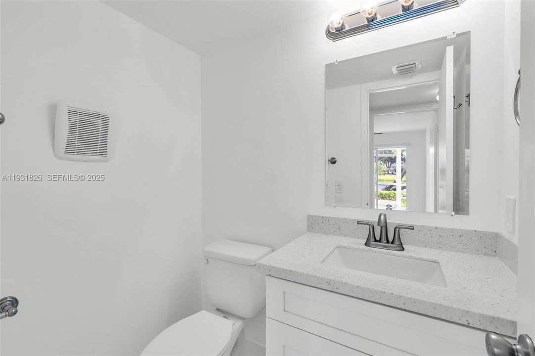 待售: $114,000 (2 贝兹, 1 浴室, 861 平方英尺)