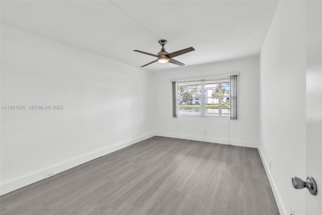 待售: $114,000 (2 贝兹, 1 浴室, 861 平方英尺)