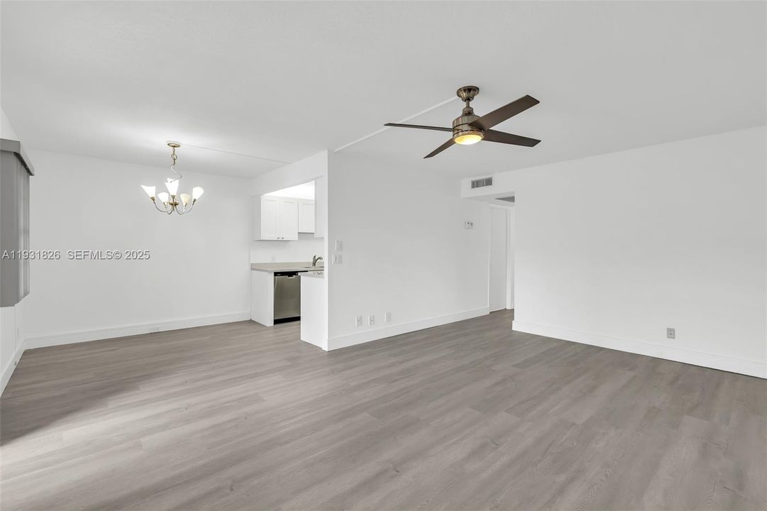 待售: $114,000 (2 贝兹, 1 浴室, 861 平方英尺)