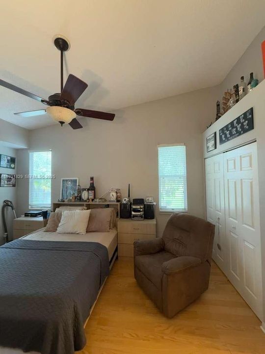 For Sale: $215,000 (2 beds, 2 baths, 975 Square Feet)