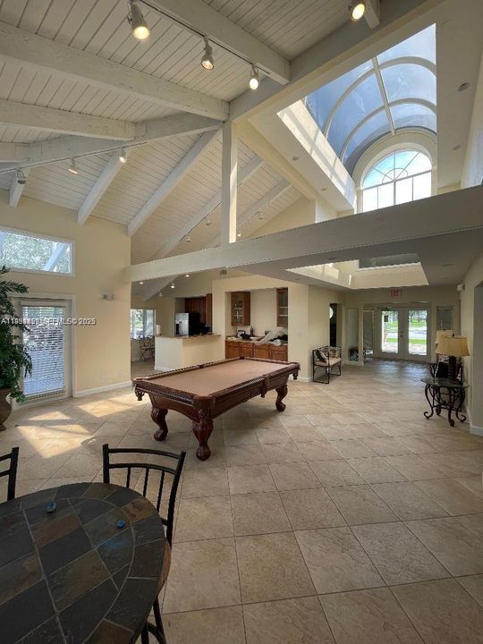 For Sale: $215,000 (2 beds, 2 baths, 975 Square Feet)