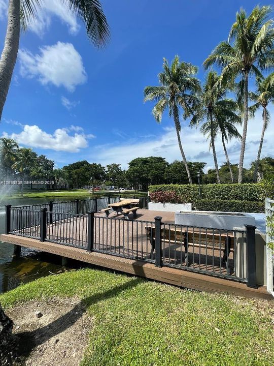 For Sale: $215,000 (2 beds, 2 baths, 975 Square Feet)