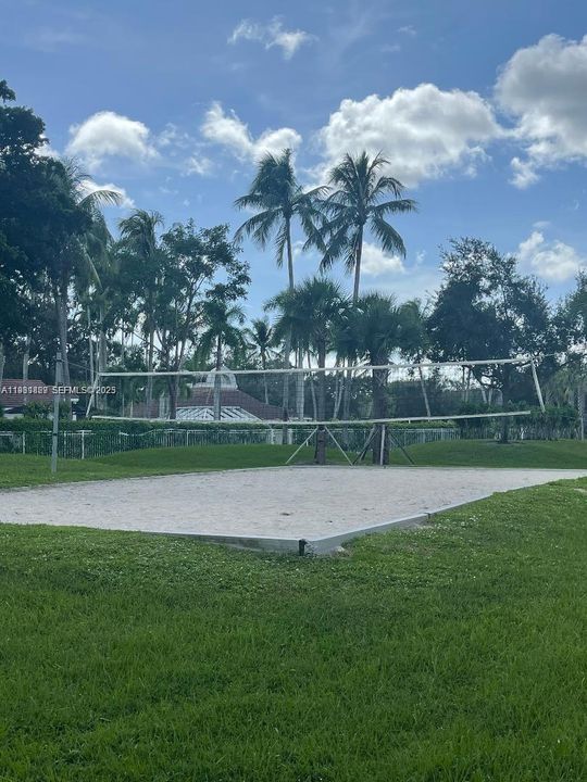 For Sale: $215,000 (2 beds, 2 baths, 975 Square Feet)