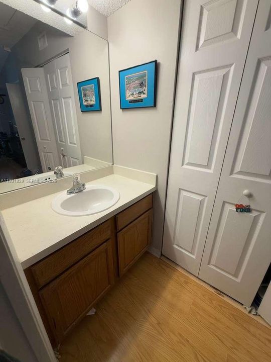 For Sale: $215,000 (2 beds, 2 baths, 975 Square Feet)