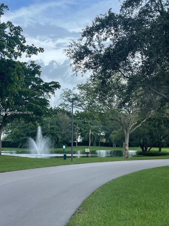 For Sale: $215,000 (2 beds, 2 baths, 975 Square Feet)