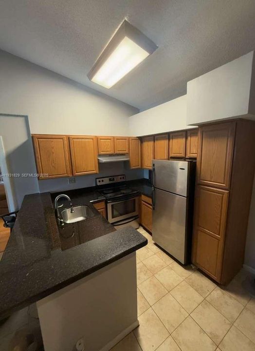 For Sale: $215,000 (2 beds, 2 baths, 975 Square Feet)