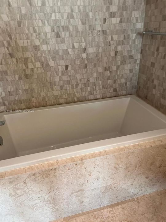 For Rent: $4,750 (1 beds, 1 baths, 883 Square Feet)