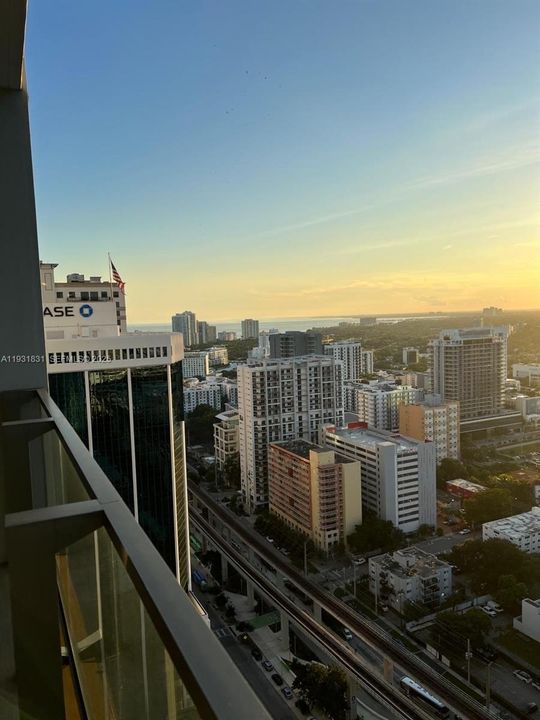 For Rent: $4,750 (1 beds, 1 baths, 883 Square Feet)