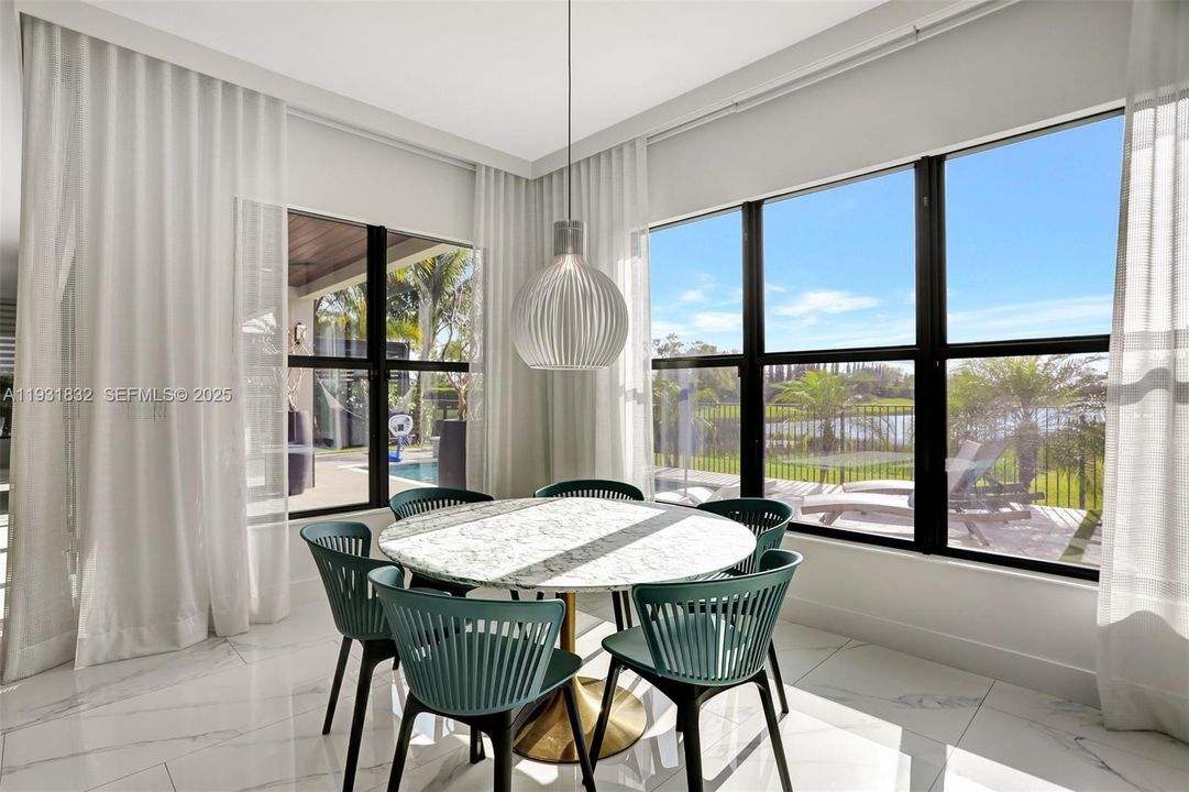 В аренду: $22,000 (5 спален, 5 ванн, 5330 Квадратных фут)