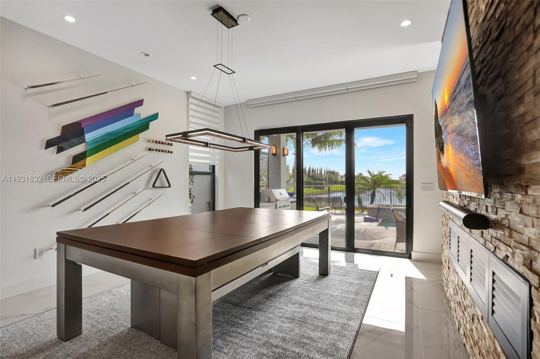 В аренду: $22,000 (5 спален, 5 ванн, 5330 Квадратных фут)