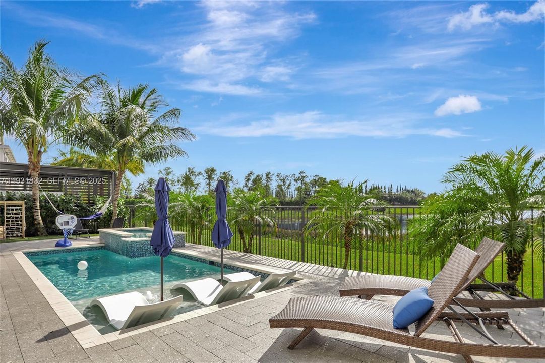 В аренду: $22,000 (5 спален, 5 ванн, 5330 Квадратных фут)