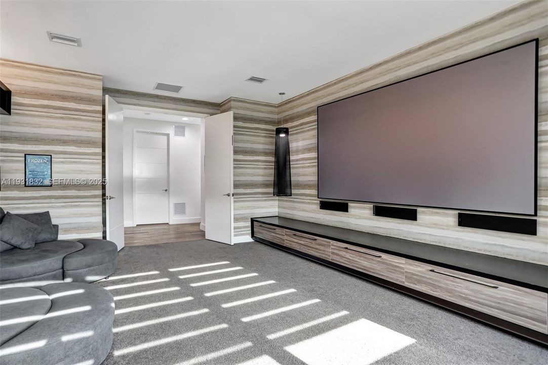 В аренду: $22,000 (5 спален, 5 ванн, 5330 Квадратных фут)