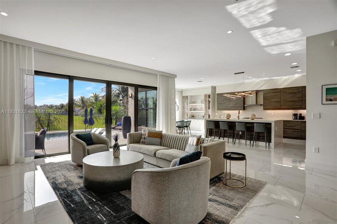 В аренду: $22,000 (5 спален, 5 ванн, 5330 Квадратных фут)