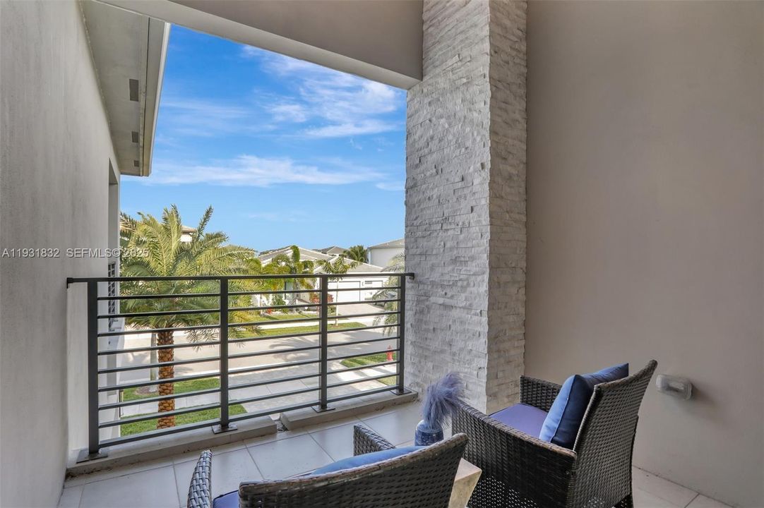 В аренду: $22,000 (5 спален, 5 ванн, 5330 Квадратных фут)