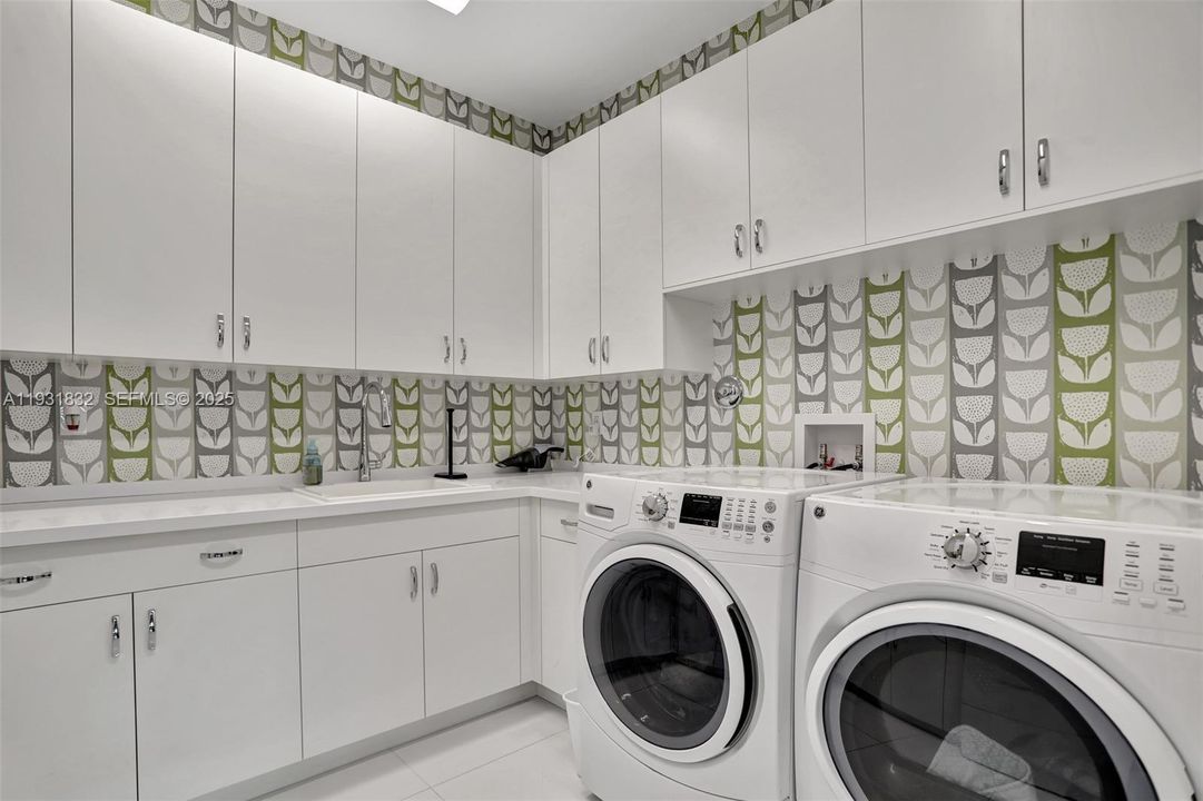 В аренду: $22,000 (5 спален, 5 ванн, 5330 Квадратных фут)