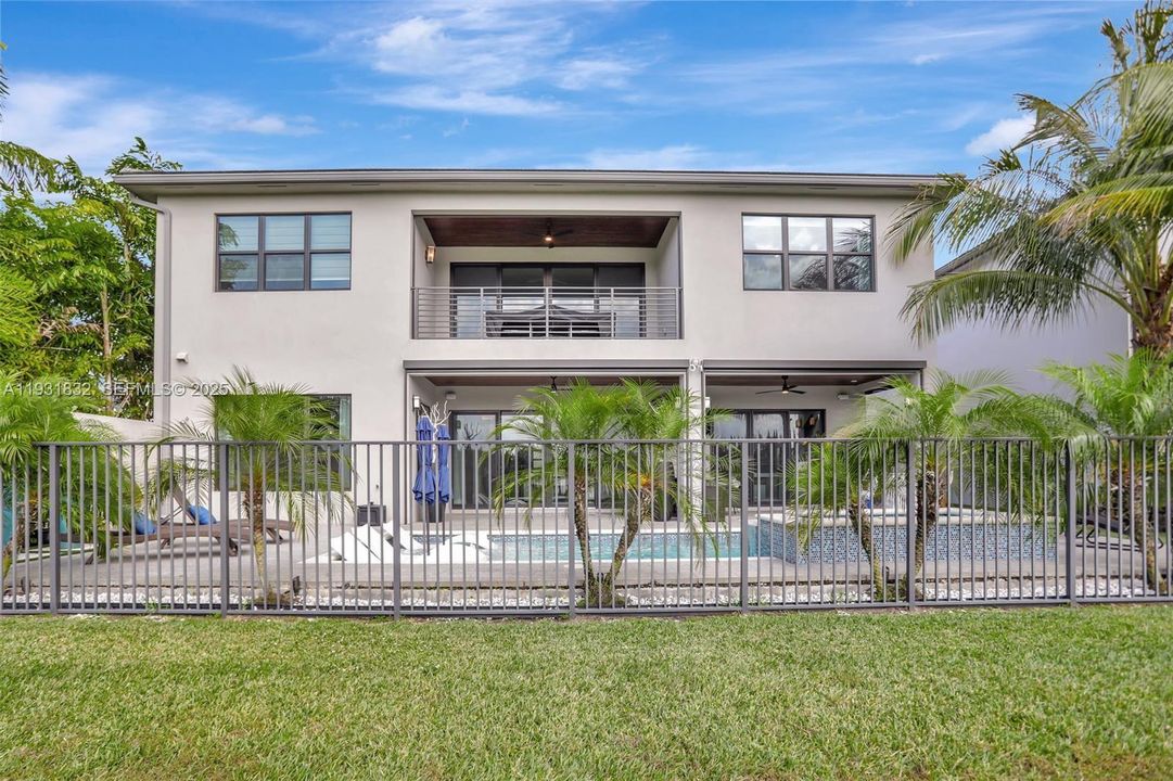 В аренду: $22,000 (5 спален, 5 ванн, 5330 Квадратных фут)