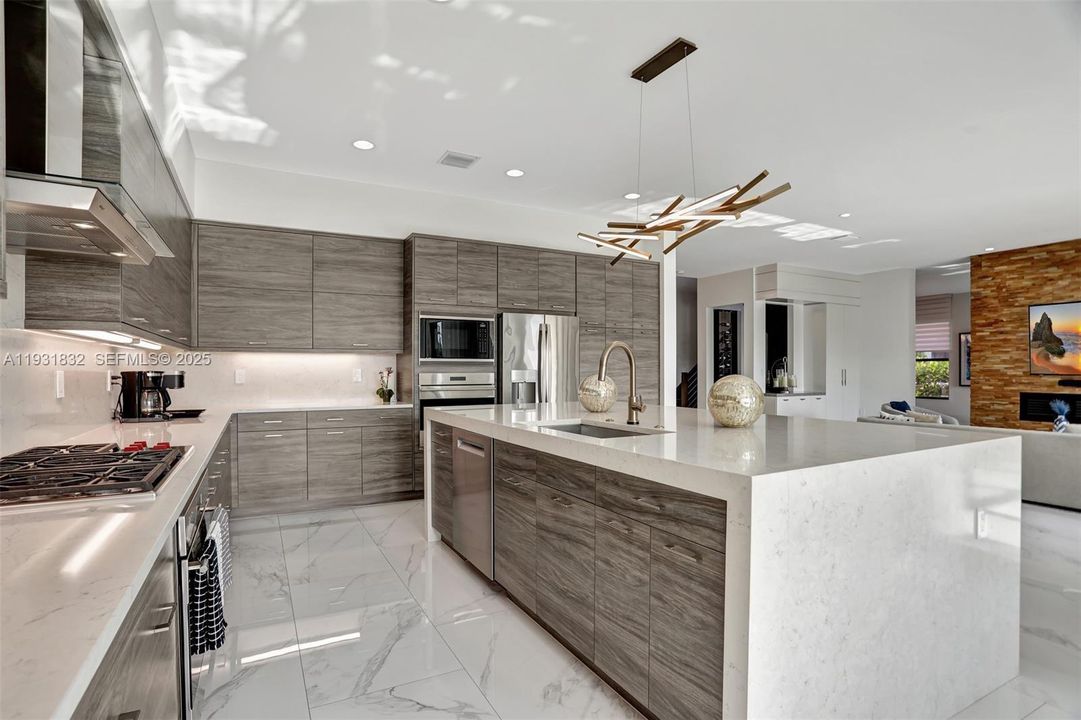 В аренду: $22,000 (5 спален, 5 ванн, 5330 Квадратных фут)