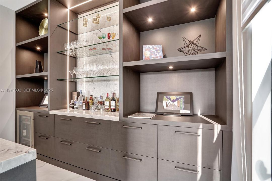 В аренду: $22,000 (5 спален, 5 ванн, 5330 Квадратных фут)