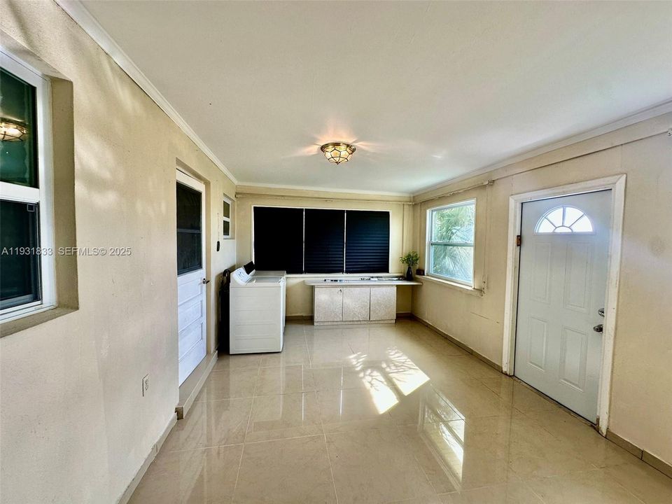 В аренду: $2,350 (2 спален, 1 ванн, 0 Квадратных фут)