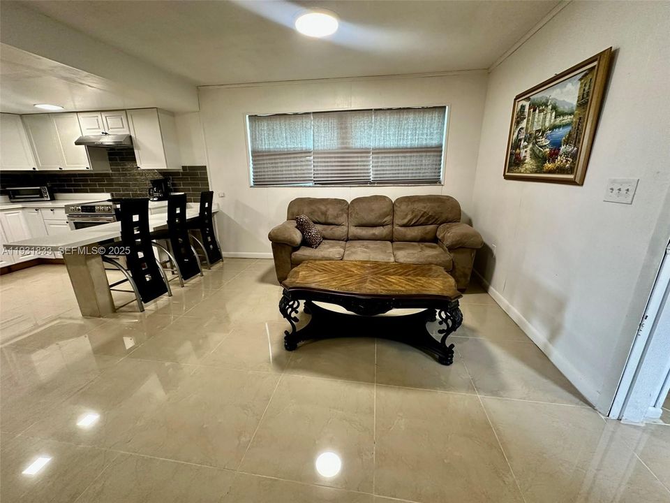 В аренду: $2,350 (2 спален, 1 ванн, 0 Квадратных фут)