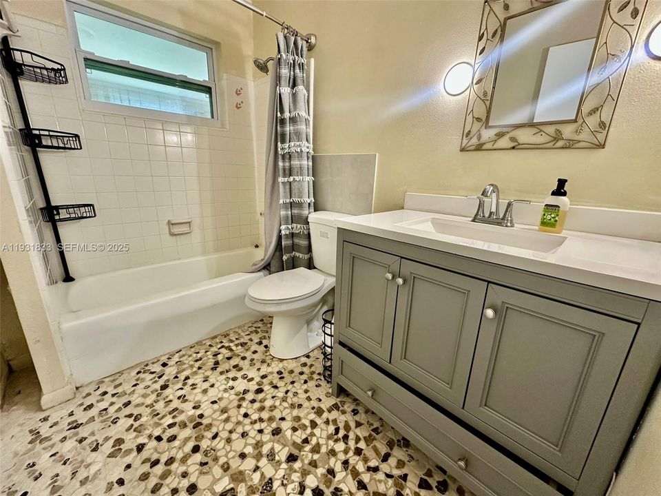 В аренду: $2,350 (2 спален, 1 ванн, 0 Квадратных фут)