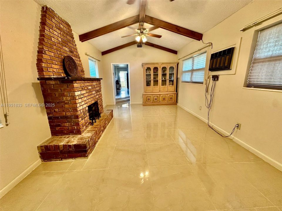 В аренду: $2,350 (2 спален, 1 ванн, 0 Квадратных фут)