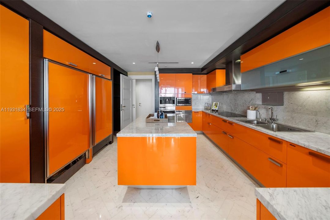 В аренду: $65,000 (5 спален, 5 ванн, 4932 Квадратных фут)