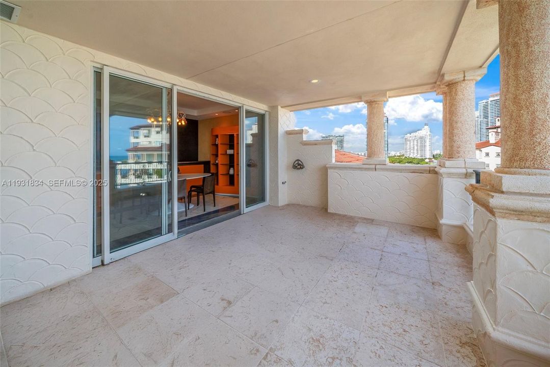 В аренду: $65,000 (5 спален, 5 ванн, 4932 Квадратных фут)