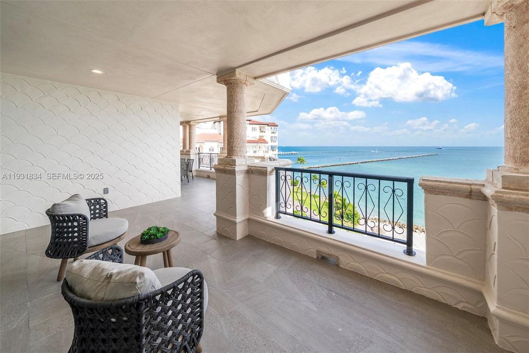 В аренду: $65,000 (5 спален, 5 ванн, 4932 Квадратных фут)