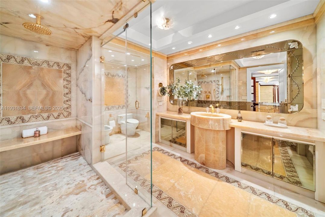 В аренду: $65,000 (5 спален, 5 ванн, 4932 Квадратных фут)