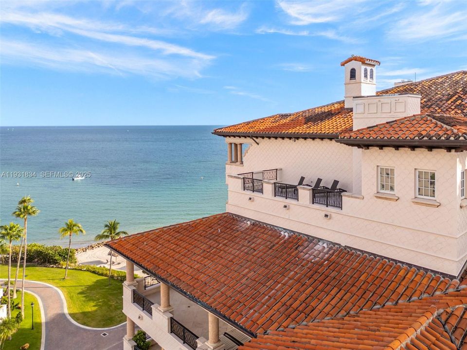 В аренду: $65,000 (5 спален, 5 ванн, 4932 Квадратных фут)