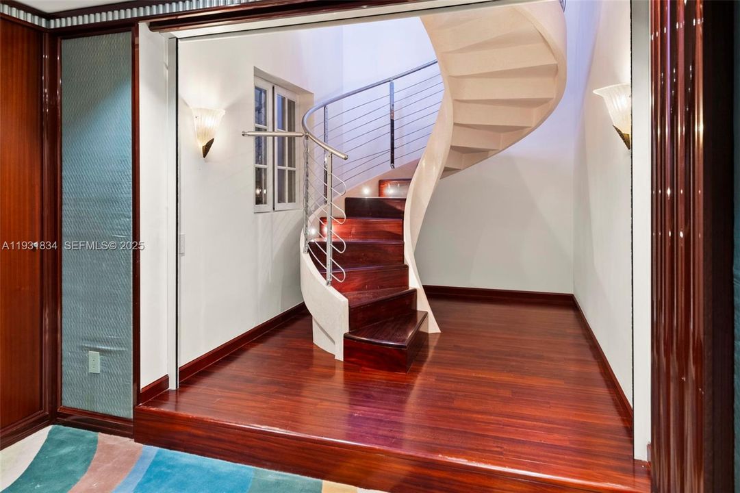 В аренду: $65,000 (5 спален, 5 ванн, 4932 Квадратных фут)