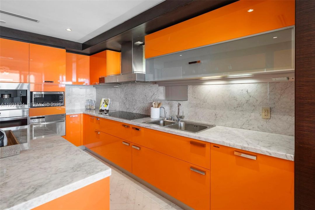 В аренду: $65,000 (5 спален, 5 ванн, 4932 Квадратных фут)