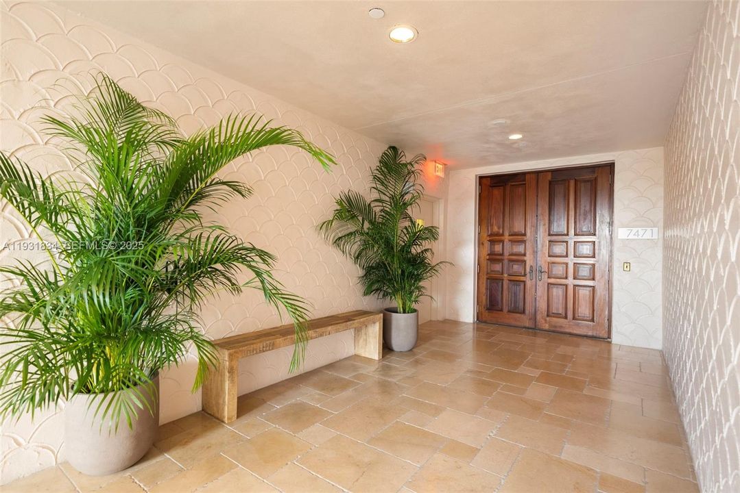 В аренду: $65,000 (5 спален, 5 ванн, 4932 Квадратных фут)