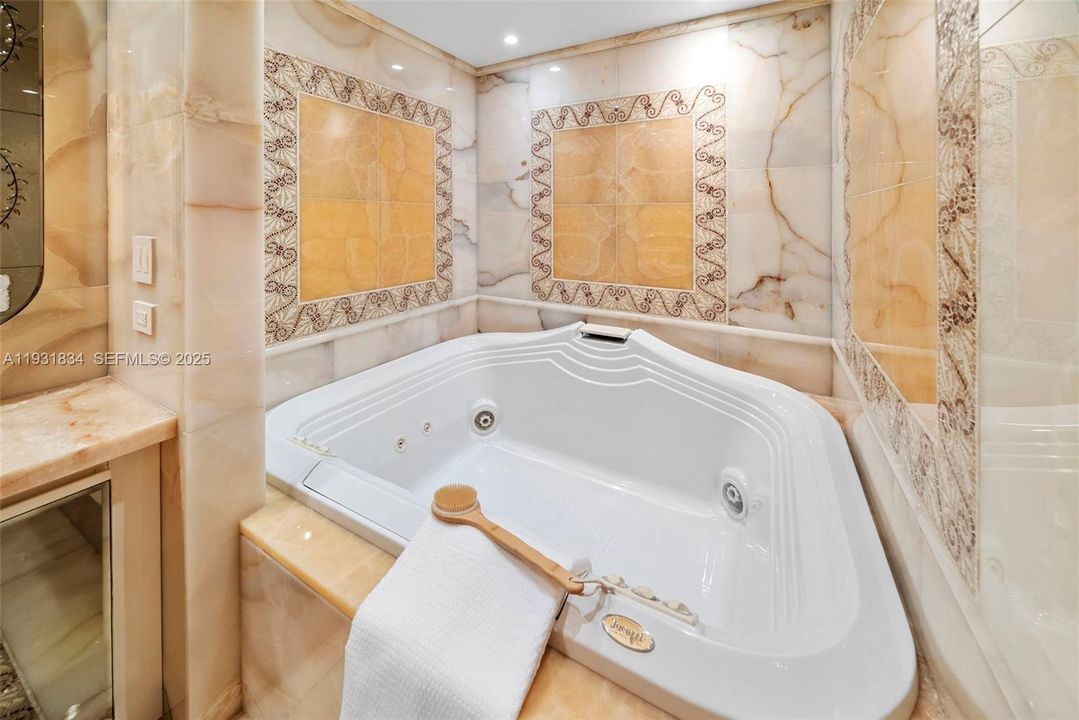 В аренду: $65,000 (5 спален, 5 ванн, 4932 Квадратных фут)