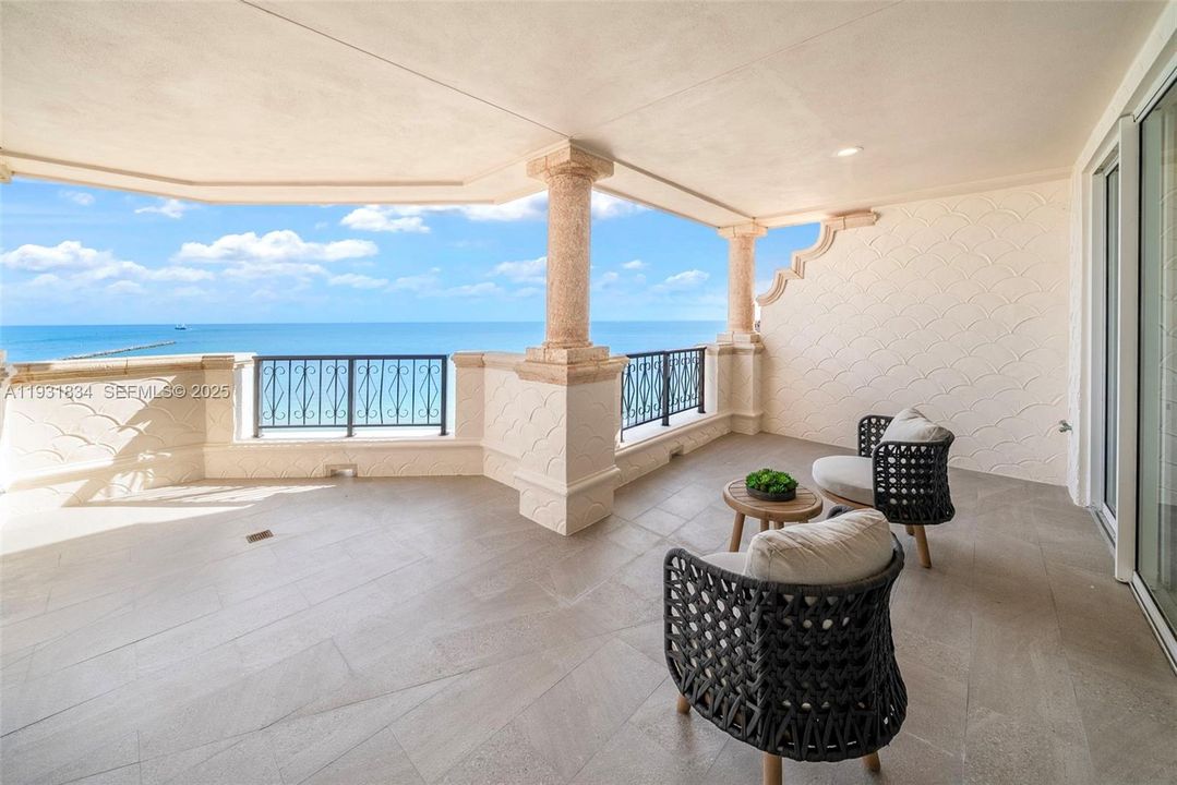 В аренду: $65,000 (5 спален, 5 ванн, 4932 Квадратных фут)