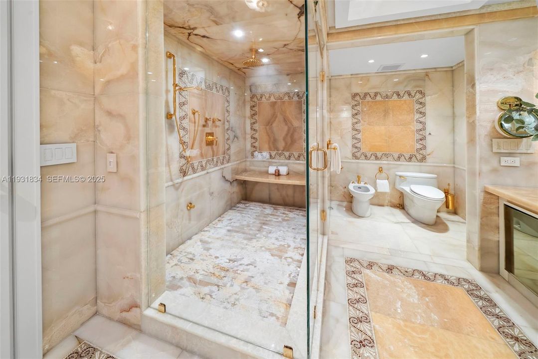 В аренду: $65,000 (5 спален, 5 ванн, 4932 Квадратных фут)