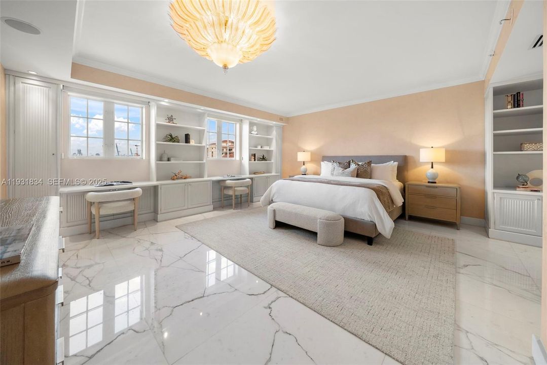 В аренду: $65,000 (5 спален, 5 ванн, 4932 Квадратных фут)