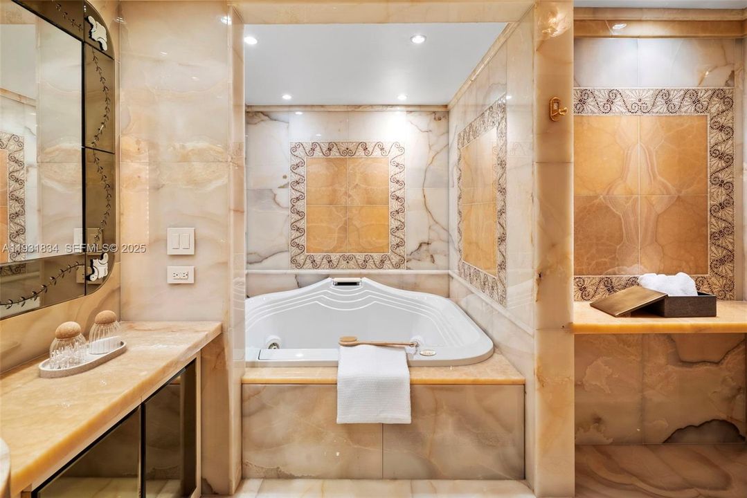 В аренду: $65,000 (5 спален, 5 ванн, 4932 Квадратных фут)