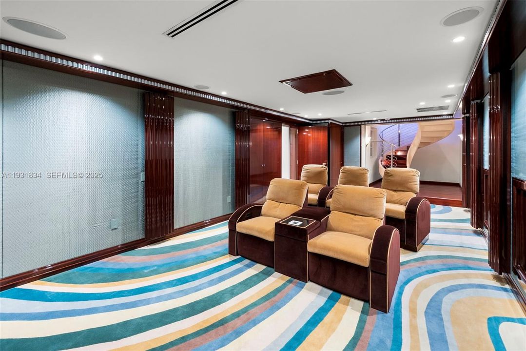 В аренду: $65,000 (5 спален, 5 ванн, 4932 Квадратных фут)